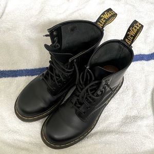 Dr. Martens 16 hole Sz 8